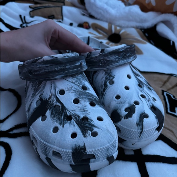 Marble high top CROCS size 9 women - Picture 2 of 5